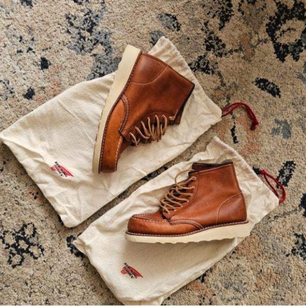 Red wing shoes they are marked as a size 4 but fit a 6 1/2 in women’s